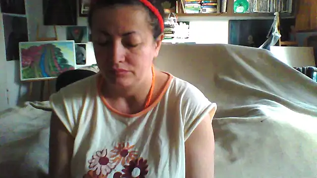 MariaAnaSunshine online show from October 28, 2025, 7:51 am