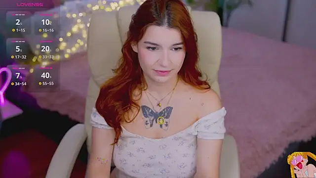 Snapshot of RedShinee chatting on November 4, 2025, 7:56 am RedShinee online show from November 4, 2025, 7:56 am