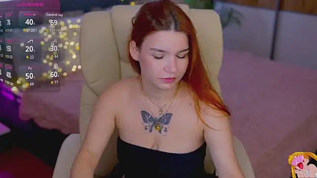 Snapshot of RedShinee chatting on November 5, 2025, 7:44 am RedShinee online show from November 5, 2025, 7:44 am