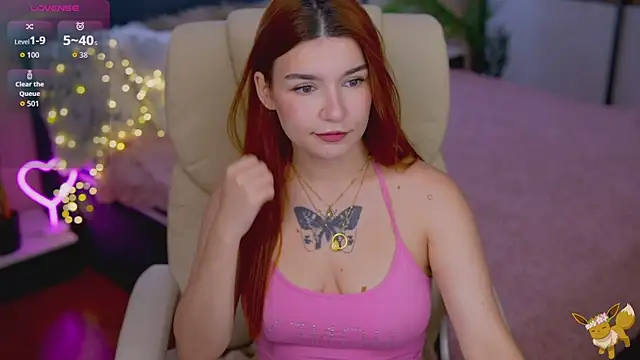 Snapshot of RedShinee chatting on November 18, 2025, 6:17 am RedShinee online show from November 18, 2025, 6:17 am