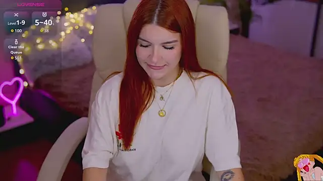 Snapshot of RedShinee chatting on October 17, 2025, 6:28 am RedShinee online show from October 17, 2025, 6:28 am