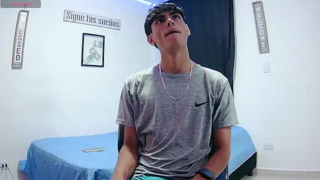 Snapshot of harrytomson_1 chatting on October 18, 2025, 11:51 pm harrytomson 1 online show from October 18, 2025, 11:51 pm