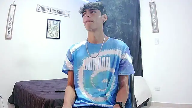 Snapshot of harrytomson_1 chatting on November 6, 2025, 10:41 am harrytomson 1 online show from November 6, 2025, 10:41 am