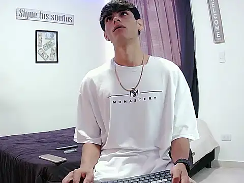 Snapshot of harrytomson_1 chatting on November 17, 2025, 6:34 pm harrytomson 1 online show from November 17, 2025, 6:34 pm