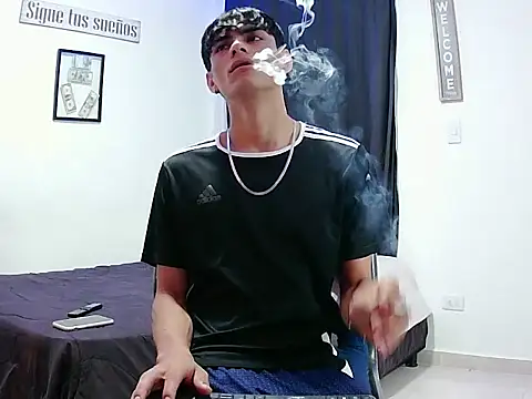 Snapshot of harrytomson_1 chatting on December 14, 2025, 10:32 am harrytomson 1 online show from December 14, 2025, 10:32 am