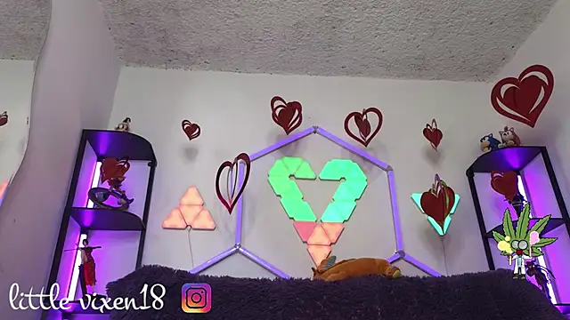 littlevixen18 online show from March 21, 2026, 3:05 pm