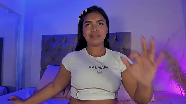 zoe roux21 online show from January 14, 2026, 5:00 am