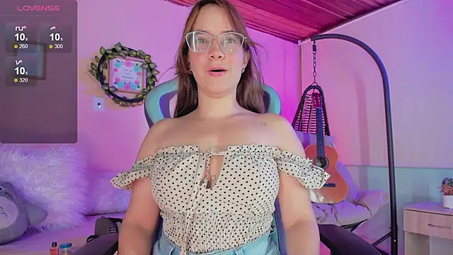 honey fox1 online show from February 7, 2025, 10:19 pm