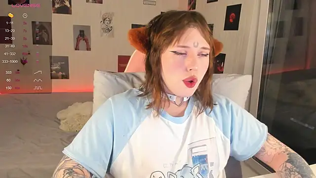 Snapshot of Spliti_moon chatting on November 23, 2025, 1:54 pm Spliti moon online show from November 23, 2025, 1:54 pm