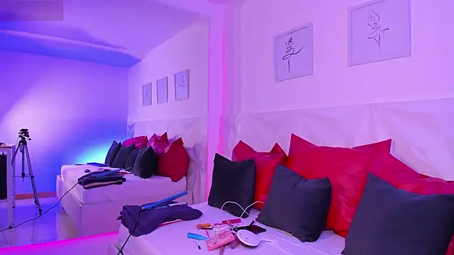 scarlet castro online show from March 12, 2026, 4:44 pm