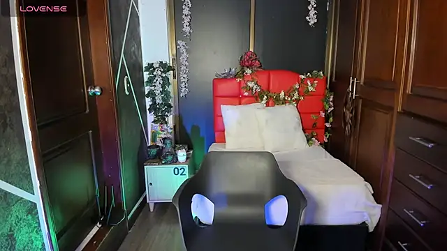 Snapshot of SexyNaf chatting on November 29, 2025, 7:36 pm SexyNaf online show from November 29, 2025, 7:36 pm