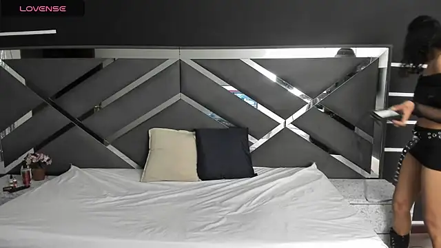 Snapshot of SexyNaf chatting on October 18, 2025, 7:27 pm SexyNaf online show from October 18, 2025, 7:27 pm