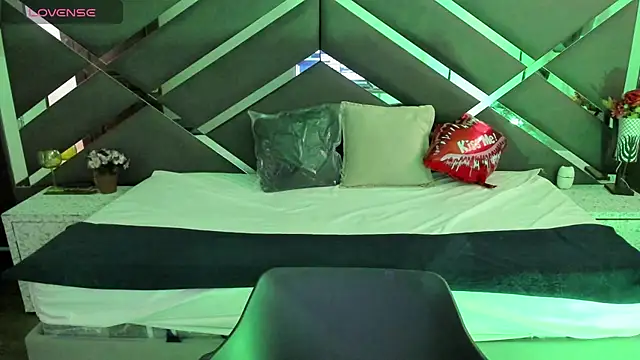 Snapshot of SexyNaf chatting on October 9, 2025, 7:25 pm SexyNaf online show from October 9, 2025, 7:25 pm