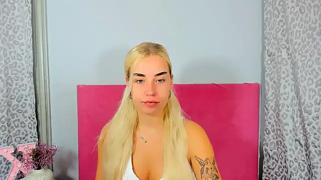 Snapshot of KristyHoney chatting on October 10, 2025, 5:19 am KristyHoney online show from October 10, 2025, 5:19 am