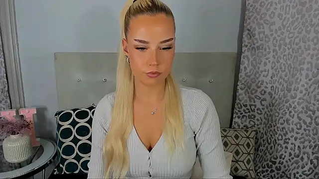 Snapshot of KristyHoney chatting on May 19, 2026, 3:08 pm KristyHoney online show from May 19, 2026, 3:08 pm
