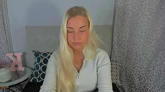 Snapshot of KristyHoney chatting on July 20, 2026, 10:39 am KristyHoney online show from July 20, 2026, 10:39 am