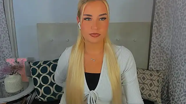 Snapshot of KristyHoney chatting on June 6, 2026, 2:00 pm KristyHoney online show from June 6, 2026, 2:00 pm