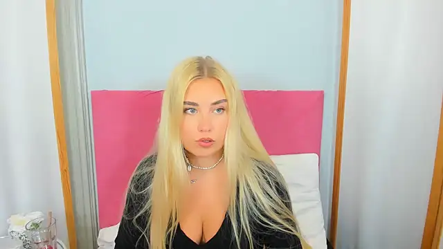 KristyHoney online show from February 3, 2025, 9:52 am