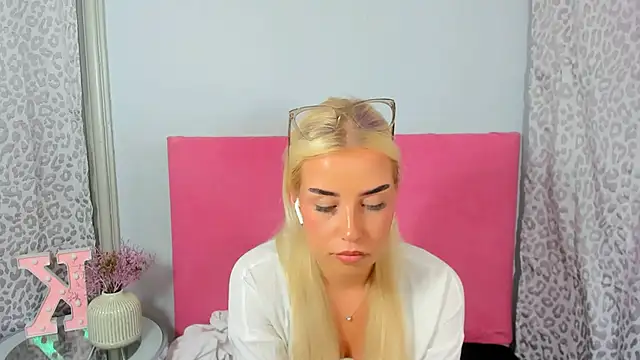 Snapshot of KristyHoney chatting on October 7, 2025, 5:36 pm KristyHoney online show from October 7, 2025, 5:36 pm