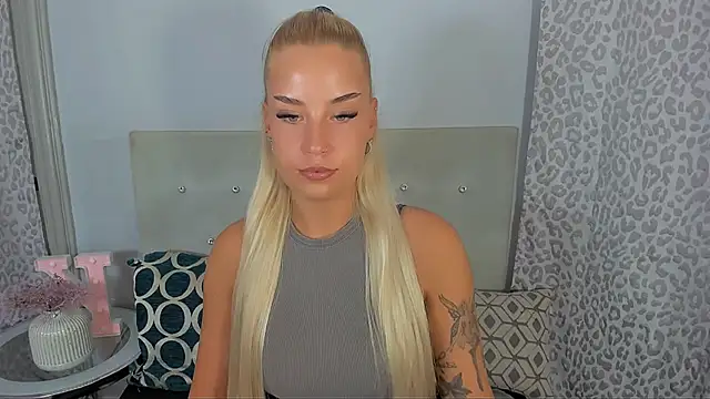 Snapshot of KristyHoney chatting on July 26, 2026, 5:03 am KristyHoney online show from July 26, 2026, 5:03 am