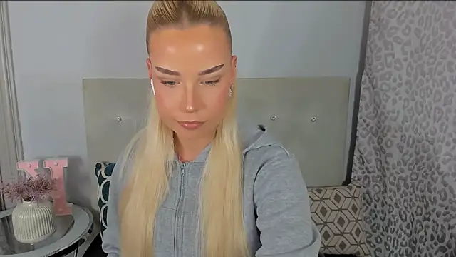 Snapshot of KristyHoney chatting on May 11, 2026, 2:45 pm KristyHoney online show from May 11, 2026, 2:45 pm