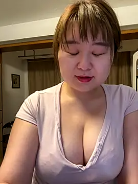 Tastemystrawberry online show from October 2, 2025, 3:37 pm