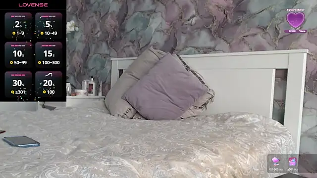 Snapshot of deliciousRose chatting on February 12, 2025, 7:44 am deliciousRose online show from February 12, 2025, 7:44 am