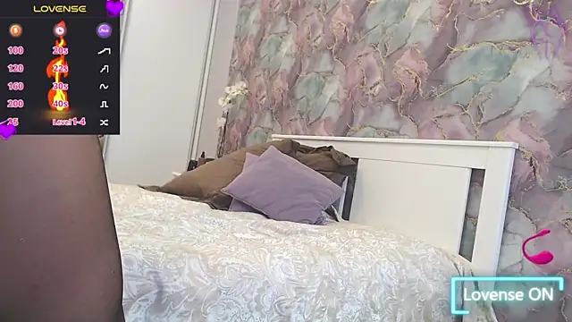 Snapshot of deliciousRose chatting on November 18, 2025, 5:11 am deliciousRose online show from November 18, 2025, 5:11 am