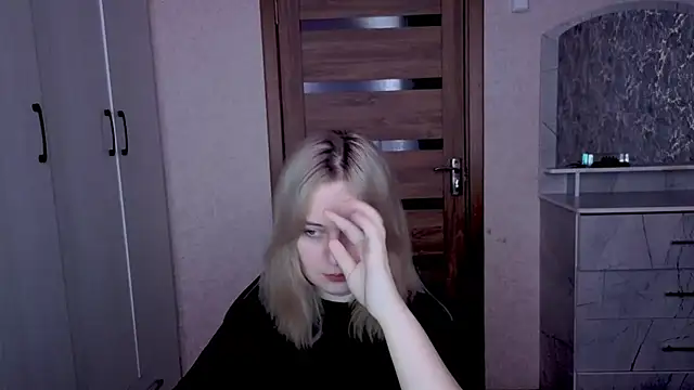 Snapshot of Kristy-Max chatting on February 13, 2026, 8:03 am Kristy-Max online show from February 13, 2026, 8:03 am