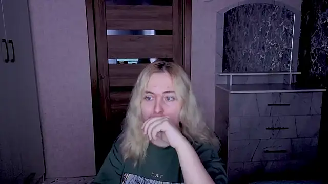 Snapshot of Kristy-Max chatting on April 26, 2026, 9:12 pm Kristy-Max online show from April 26, 2026, 9:12 pm