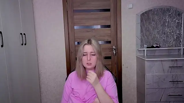 Snapshot of Kristy-Max chatting on February 10, 2026, 10:09 pm Kristy-Max online show from February 10, 2026, 10:09 pm