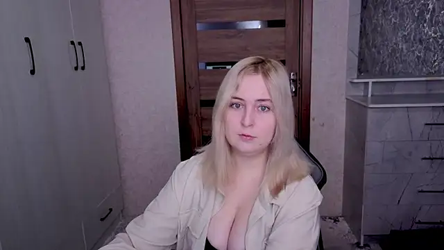 Snapshot of Kristy-Max chatting on March 25, 2026, 8:35 am Kristy-Max online show from March 25, 2026, 8:35 am