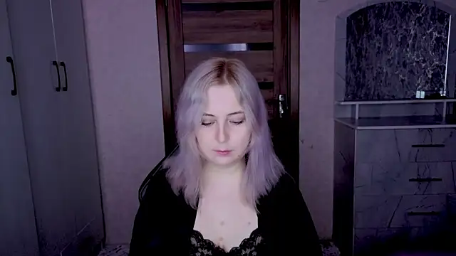 Snapshot of Kristy-Max chatting on March 9, 2026, 9:18 pm Kristy-Max online show from March 9, 2026, 9:18 pm