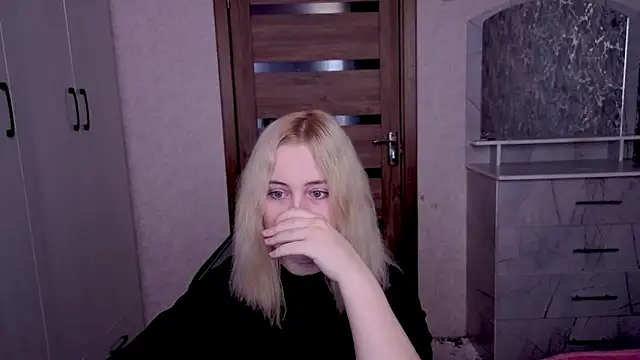 Snapshot of Kristy-Max chatting on March 17, 2026, 5:32 am Kristy-Max online show from March 17, 2026, 5:32 am
