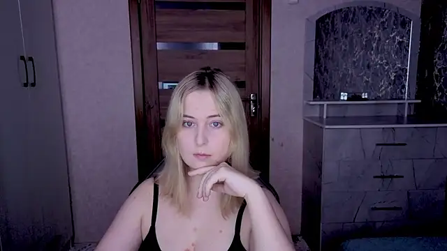 Snapshot of Kristy-Max chatting on February 25, 2026, 9:36 pm Kristy-Max online show from February 25, 2026, 9:36 pm