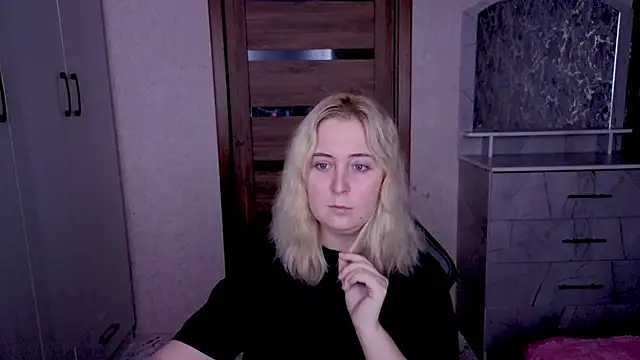 Snapshot of Kristy-Max chatting on March 15, 2026, 8:05 pm Kristy-Max online show from March 15, 2026, 8:05 pm