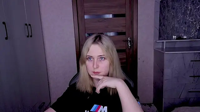 Snapshot of Kristy-Max chatting on February 18, 2026, 9:11 pm Kristy-Max online show from February 18, 2026, 9:11 pm