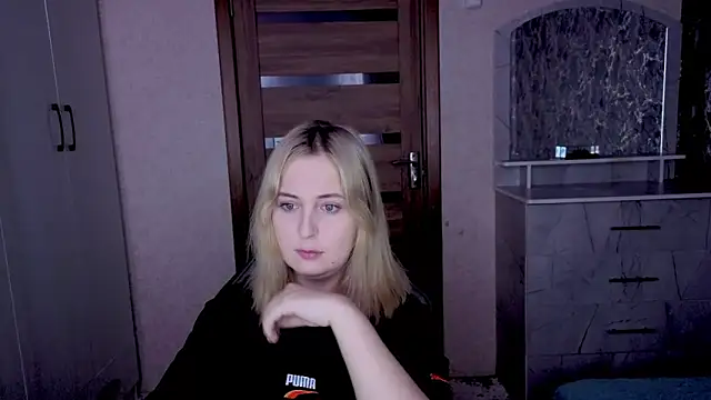 Snapshot of Kristy-Max chatting on February 22, 2026, 10:55 pm Kristy-Max online show from February 22, 2026, 10:55 pm