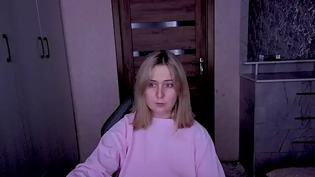 Snapshot of Kristy-Max chatting on February 16, 2026, 11:53 am Kristy-Max online show from February 16, 2026, 11:53 am