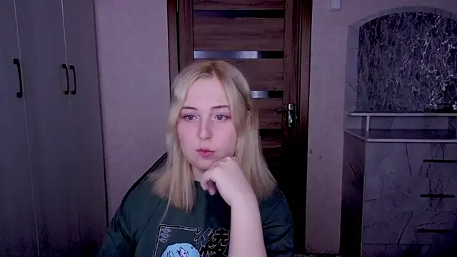 Snapshot of Kristy-Max chatting on March 8, 2026, 10:35 pm Kristy-Max online show from March 8, 2026, 10:35 pm