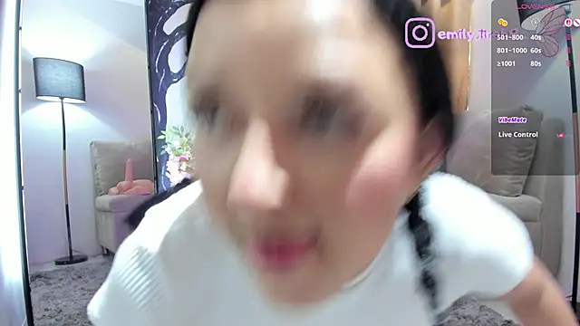 Snapshot of _EmilyJireh_ chatting on June 1, 2026, 7:24 pm EmilyJireh online show from June 1, 2026, 7:24 pm