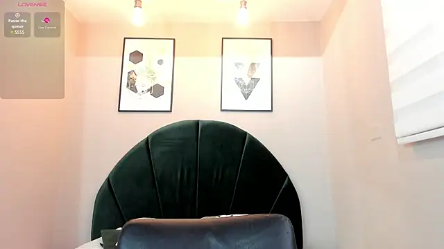  EmilyJireh  online show from August 7, 2026, 5:41 pm