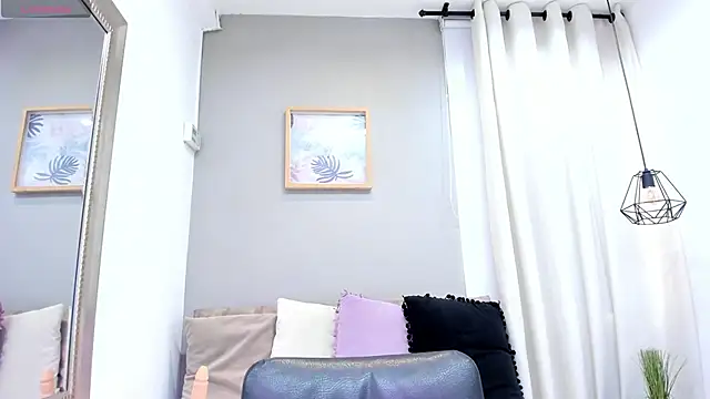 Snapshot of _EmilyJireh_ chatting on June 7, 2026, 5:51 pm EmilyJireh online show from June 7, 2026, 5:51 pm