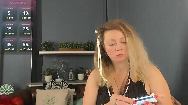 Snapshot of JesiaFoxi chatting on November 6, 2025, 1:26 pm JesiaFoxi online show from November 6, 2025, 1:26 pm