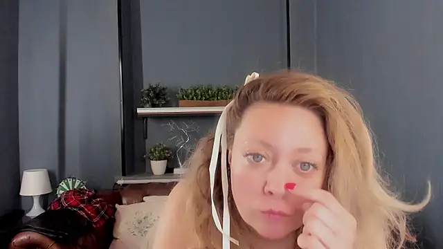 Snapshot of JesiaFoxi chatting on November 5, 2025, 12:52 pm JesiaFoxi online show from November 5, 2025, 12:52 pm