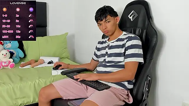 Snapshot of Tonny_twink_ chatting on March 13, 2026, 10:53 am Tonny twink online show from March 13, 2026, 10:53 am