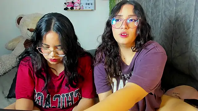 Snapshot of maddie-and-chelsea- chatting on October 9, 2025, 10:38 am maddie-and-chelsea- online show from October 9, 2025, 10:38 am