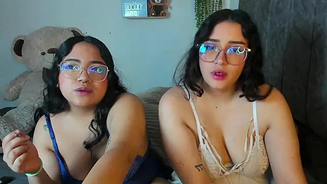 maddie-and-chelsea- online show from December 19, 2025, 1:02 pm