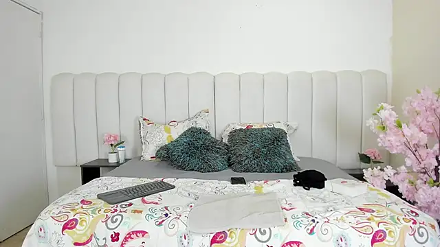 Snapshot of lyzzi_smith01 chatting on November 8, 2025, 6:44 pm lyzzi smith01 online show from November 8, 2025, 6:44 pm