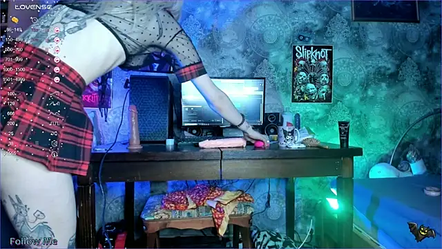 Snapshot of KuromiRacer_ chatting on December 9, 2024, 11:24 pm KuromiRacer online show from December 9, 2024, 11:24 pm